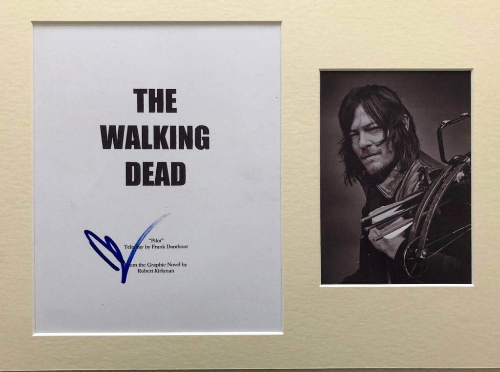 Guión The Walking Dead firmado con fotografía de Norman Reedus