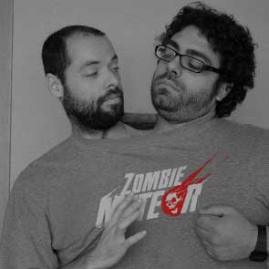 Pepelu y Alfonso con la camiseta de Zombie Meteor